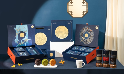 Văn hóa Đông Tây “bắt tay