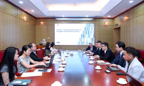 Nhật Bản và Hoa Kỳ tăng cường hỗ trợ đào tạo nhân lực ngành bán dẫn với Việt Nam