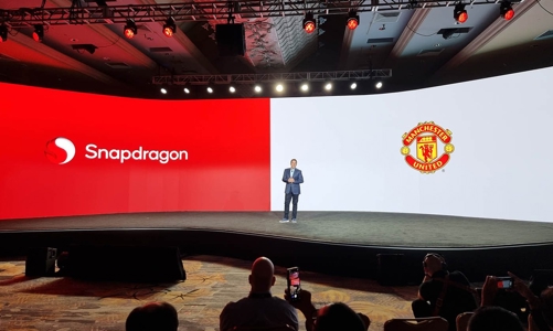 Xu hướng áo đấu mới của các CLB bóng đá: Logo hãng công nghệ