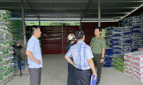 Ngăn chặn số lượng lớn phân bón giả chuẩn bị tuồn ra thị trường
