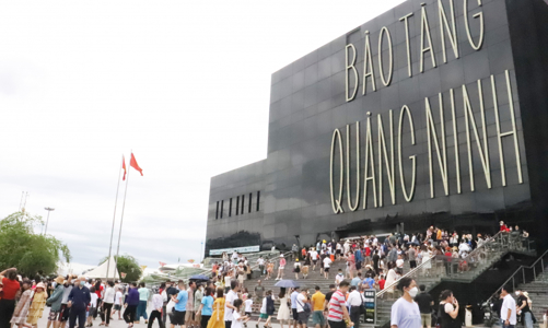 Du lịch Quảng Ninh đang trở thành ngành kinh tế mũi nhọn, gắn với phát triển kinh tế biển bền vững