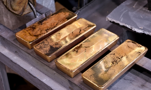 Giá vàng gắng giữ mốc 2.500 USD/oz dưới áp lực chốt lời