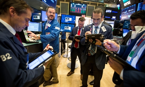 Chứng khoán Mỹ giảm điểm trước giờ Chủ tịch Fed “lên sóng”, giá dầu hồi phục