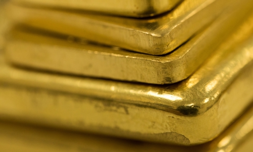 Giá vàng lao dốc xuống dưới 2.500 USD/oz vì USD hồi mạnh trong lúc chờ tin Fed