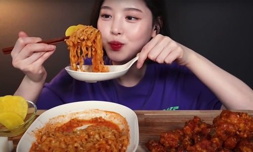 Trào lưu “mukbang” và những hệ luỵ về chế độ ăn uống