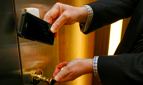 Thẻ phòng khách sạn quốc tế “chạy đua” thay thế bằng ví kỹ thuật số