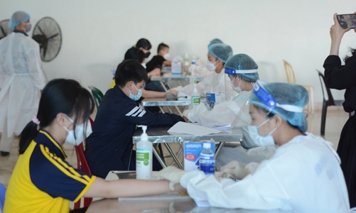 Đề xuất tăng tiền phụ cấp cho cán bộ y tế