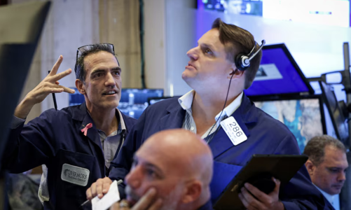 Chứng khoán Mỹ “đỏ rực” phiên đầu tháng, giá dầu lao dốc 5%