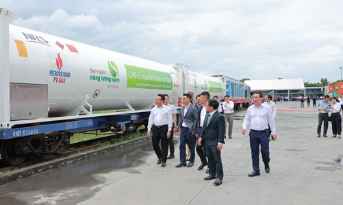 Khởi hành chuyến tàu chở LNG đầu tiên trên đường sắt Nam Bắc 