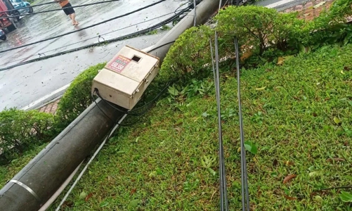 Khắc phục thiệt hại lưới điện để sớm cung cấp điện trở lại