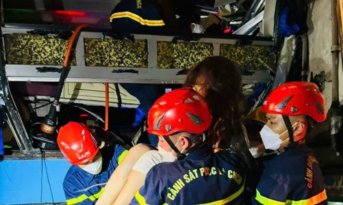 Giải cứu thành công 4 người tai nạn trong đêm mưa bão