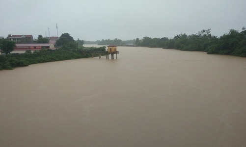 Mưa kéo dài, mức nước các sông tại Thanh Hóa, Ninh Bình dâng cao báo động 