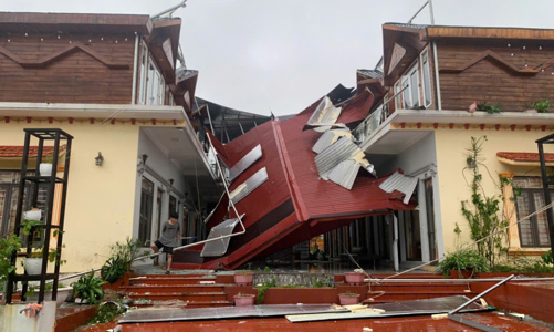 Quảng Ninh ghi nhận 3 người chết, hơn 2.000 nhà bị tốc mái do bão số 3 