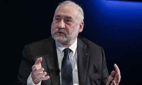 Nhà kinh tế Joseph Stiglitz khuyên Fed hạ lãi suất mạnh tay