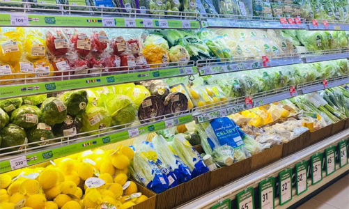 Siêu thị liên tục bổ sung rau xanh và thực phẩm, giá cả ổn định