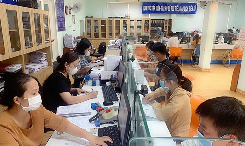 Người lao động nghỉ làm Nhà nước, chuyển sang khu vực tư nhân, tính lương hưu thế nào?