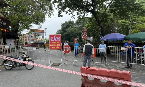 Báo động lũ trên sông Hồng, cấm tuyệt đối người và phương tiện qua cầu Long Biên