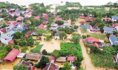 Sáu công ty bảo hiểm nhân thọ tạm ứng và bồi thường cho khách hàng bị tổn thất do bão lũ