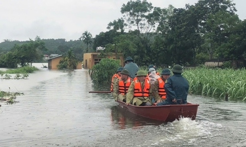 Nước các sông tiếp tục dâng cao, Ninh Bình - Thanh Hóa triển khai phương án hộ đê
