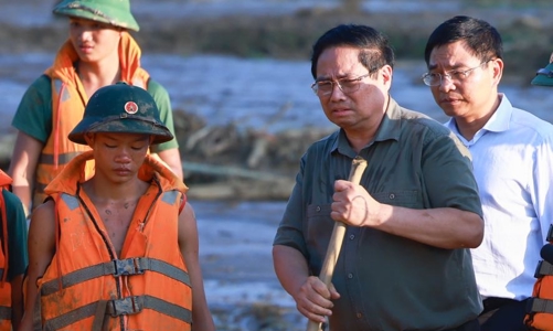 Khẩn trương khắc phục hậu quả bão lũ, nhanh chóng ổn định đời sống nhân dân, tích cực khôi phục sản xuất kinh doanh, thúc đẩy tăng trưởng kinh tế, kiểm soát lạm phát