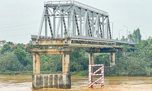 Bộ Xây dựng đề nghị giám định và làm rõ nguyên nhân sập cầu Phong Châu