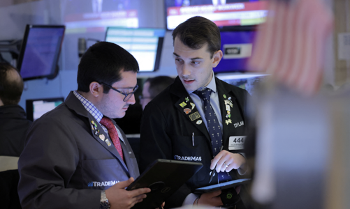 Chứng khoán Mỹ không ngừng lập kỷ lục, giá dầu tăng gần 2% nhờ tin Trung Quốc