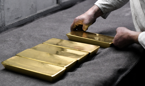 Giá vàng thế giới chững lại khi nhà đầu tư chốt lời ở vùng kỷ lục