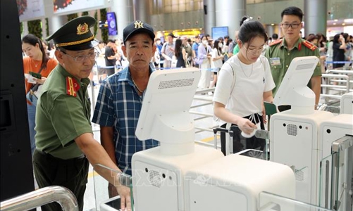 Thêm kênh thông tin cảnh báo bị tạm hoãn xuất cảnh nếu đang nợ thuế 