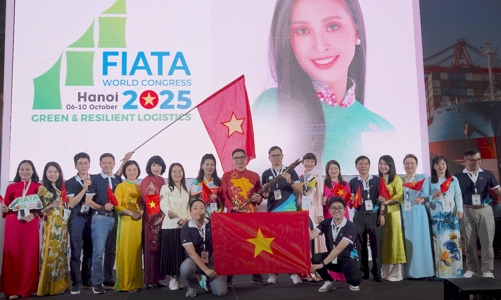 Việt Nam nhận quyền trượng tổ chức FWC 2025