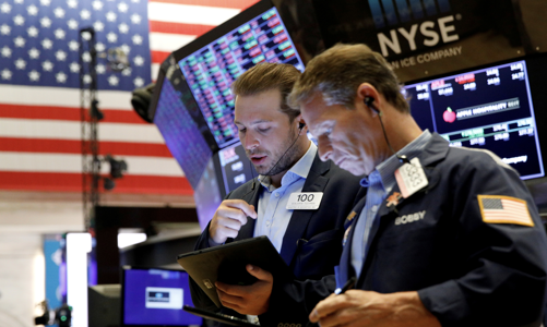 Chứng khoán Mỹ xanh rực sau báo cáo việc làm, giá dầu có tuần tăng mạnh nhất gần 2 năm