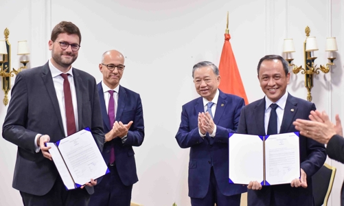 Vietnam Airlines và Safran Seats hợp tác lắp đặt hệ thống kết nối internet trên máy bay