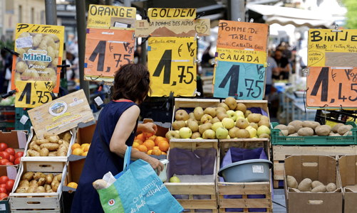 Người tiêu dùng tiết kiệm nhiều hơn, mối lo của kinh tế châu Âu