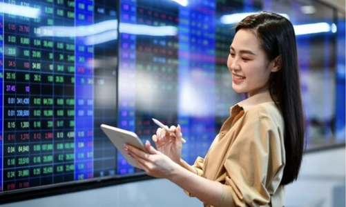 Khối ngoại và cá nhân bán ròng, tự doanh tranh thủ gom ròng mạnh