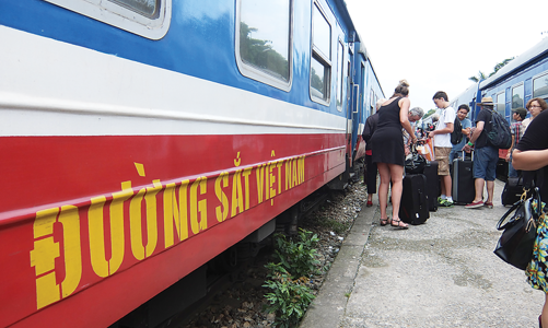 Hợp nhất hai Công ty Vận tải Đường sắt Hà Nội và Sài Gòn