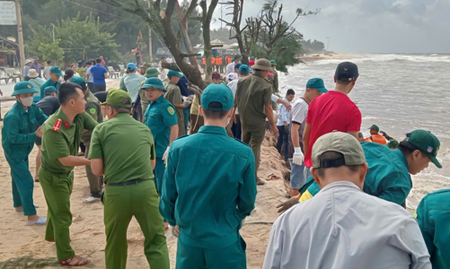 Thừa Thiên Huế gia cố khẩn cấp bờ biển bị sạt lở nghiêm trọng 