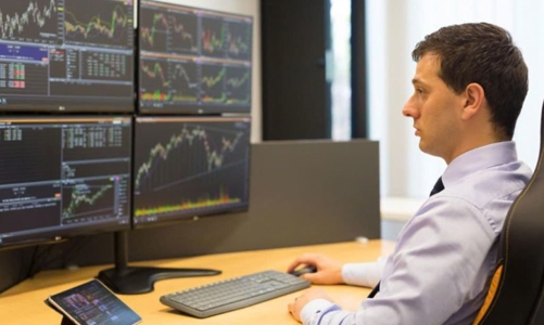 Nhà đầu tư cá nhân mua ròng trong phiên đảo chiều với thanh khoản thấp kỷ lục