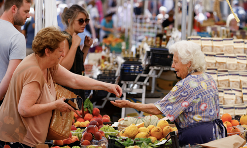 Tăng trưởng mạnh hơn dự báo, kinh tế eurozone có thể hạ cánh mềm