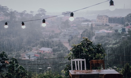 Mưa nhiều khiến du lịch, dịch vụ tại Quảng Bình “hụt hơi”