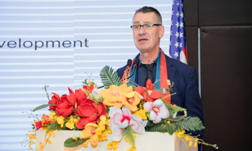 Giáo sư Mỹ: Muốn duy trì tăng trưởng mạnh, Việt Nam cần xử lý điểm yếu về năng suất lao động