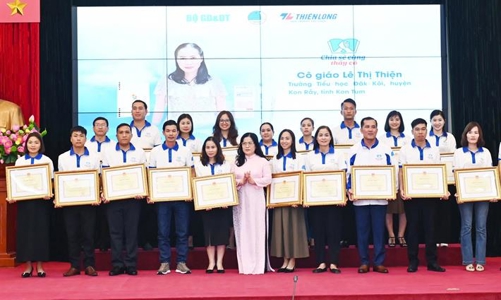 60 nhà giáo tiêu biểu tham gia chương trình “Chia sẻ cùng thầy cô”