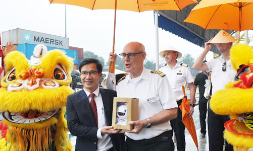 Tàu biển Noordam (quốc tịch Hà Lan) đưa gần 2.000 hành khách quốc tế đến tham quan Đà Nẵng