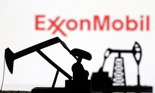 Vì sao các hãng dầu khí giảm tham vọng về năng lượng xanh?