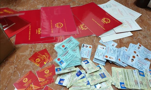 Công an Hà Nội liên tiếp triệt phá các vụ làm giả tài liệu, lừa đảo ngân hàng