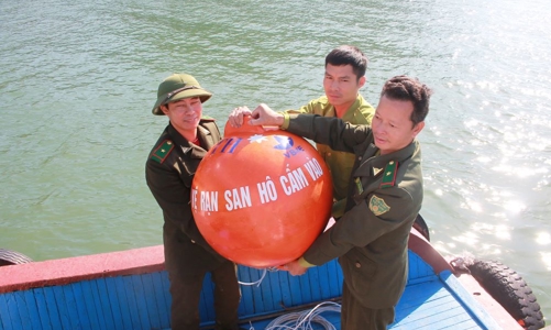 Khoanh vùng bảo vệ rạn san hô tại vườn quốc gia Cát Bà