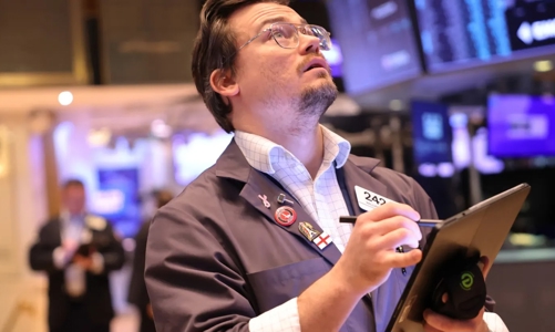 S&P 500 và Dow Jones đóng cửa cao kỷ lục, 