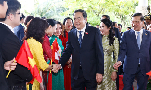 Chủ tịch Quốc hội Trần Thanh Mẫn bắt đầu chuyến thăm chính thức Singapore