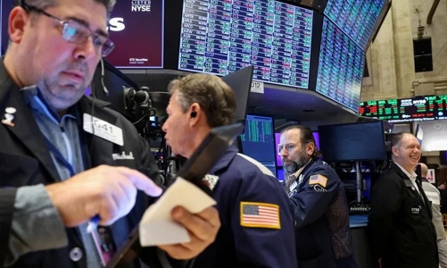 S&P 500, Nasdaq lập kỷ lục mới, giá dầu tăng nhẹ