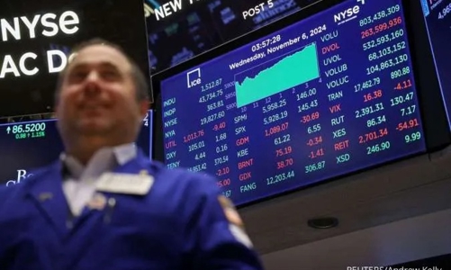 Nasdaq và S&P 500 tiếp tục lập kỷ lục, giá dầu tăng mạnh nhất 2 tuần