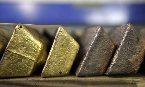 Giá vàng tăng tốc sau khi có tin Trung Quốc mua trở lại