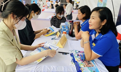 Hàng chục nghìn việc làm tuyển dụng cuối năm, lương đến 20 triệu đồng